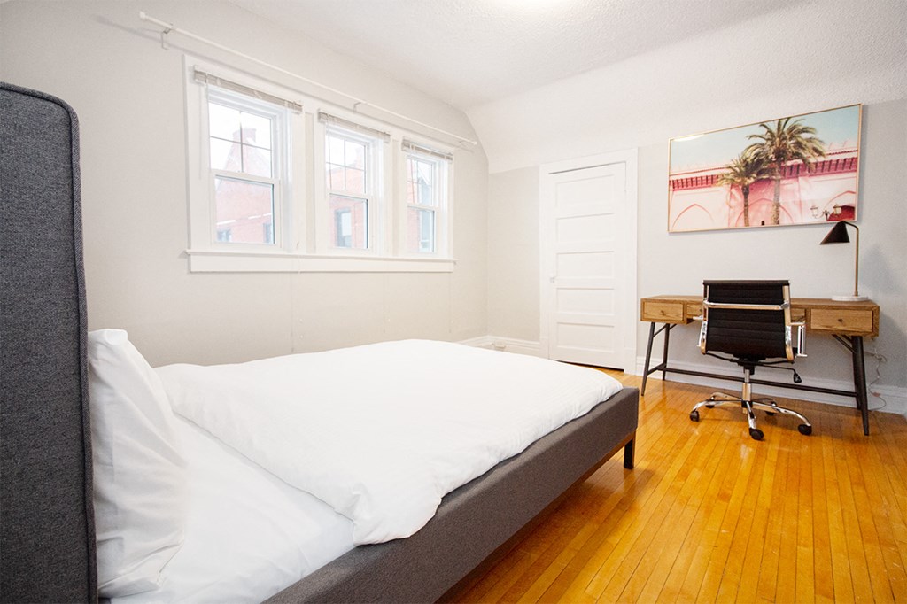 826 Wolseley House Rental Suites Apartments, 826 Wolseley Avenue